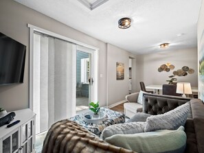 Smart TV, video games - Relaxing Ohio Escape | Hot Tub & Spacious Yard (Madison)