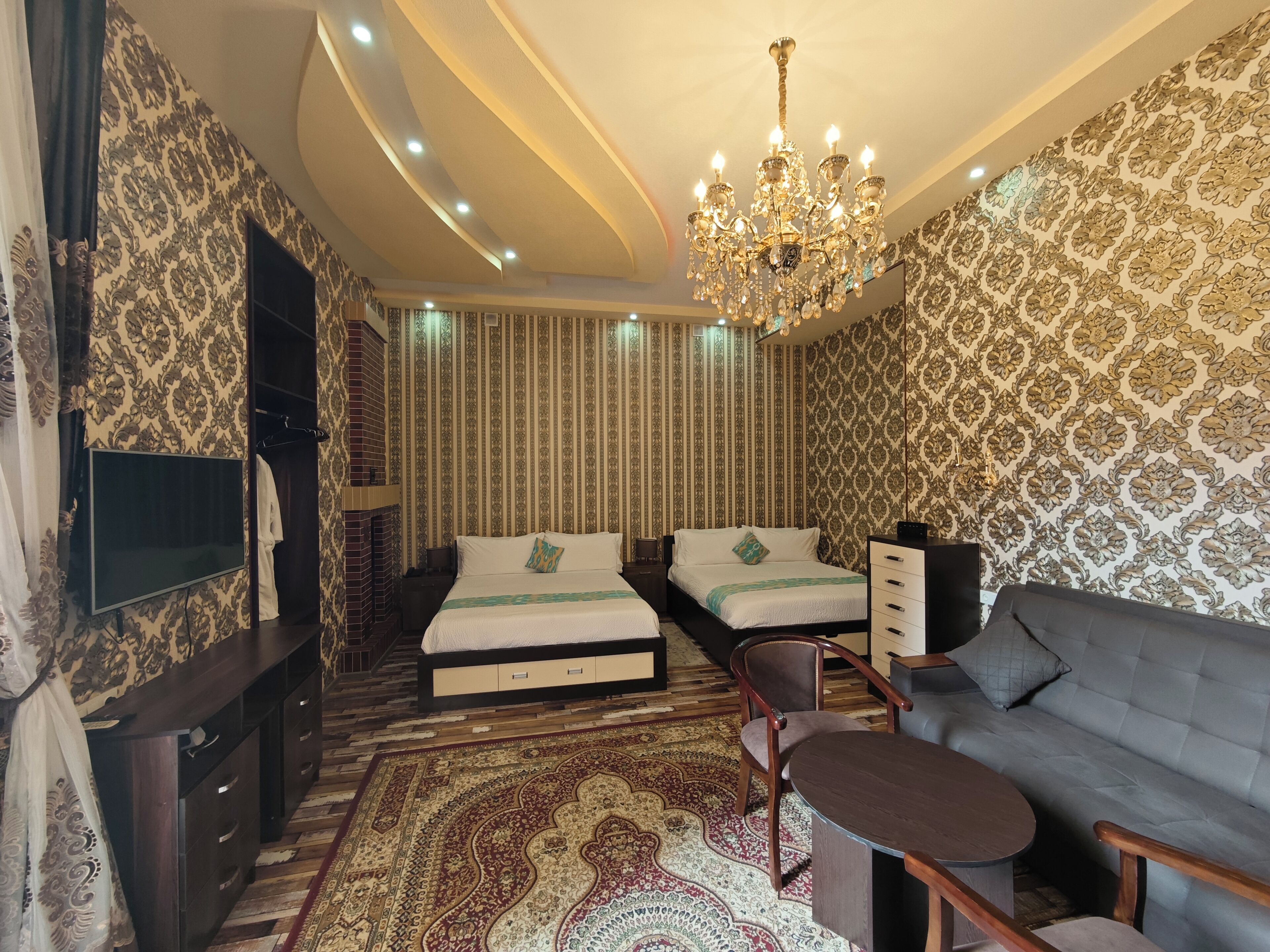 Familiekamer, 1 twee- of 2 eenpersoonsbedden, 2 tweepersoonsbedden | Luxe beddengoed, een kluis op de kamer, een laptopwerkplek