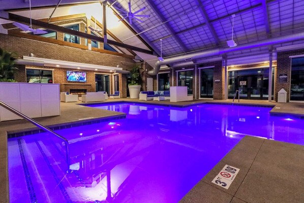 屋内プール、温水プール