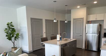 Modern Long Stay 2BR | Walk-In Shower | No Steps