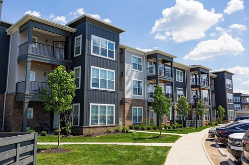 Designer Monthly 1BR | 1st Floor | Walk-In Shower