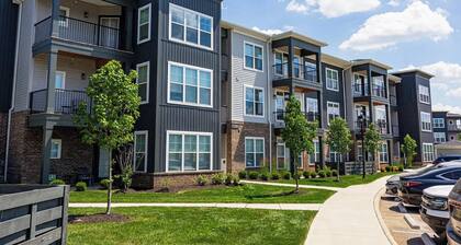 Designer Monthly 1BR | 1st Floor | Walk-In Shower