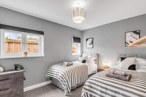 2 chambres, fer et planche à repasser, Wi-Fi gratuit, draps fournis