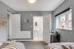 2 soverom, strykejern/-brett, wi-fi (inkludert) og sengetøy