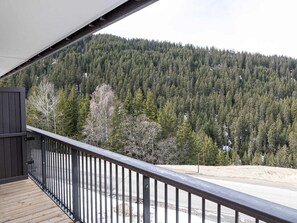 Property grounds - New and Sunny, 1BR + Cabin, Near Center and Slopes, Balcony, Wifi, Parking (Courchevel 1650)