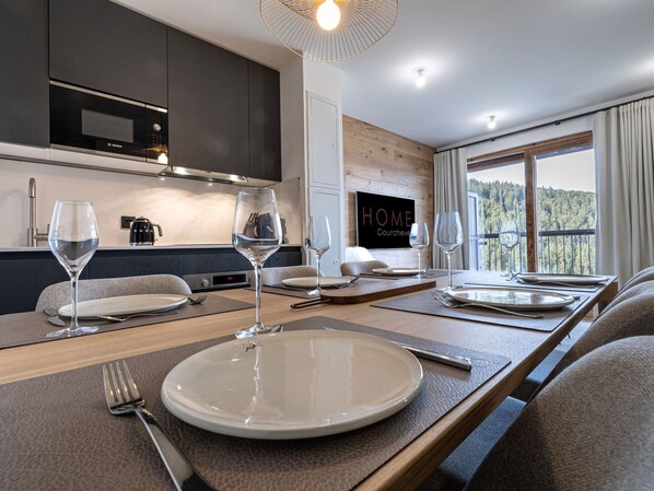 Dining - New and Sunny, 1BR + Cabin, Near Center and Slopes, Balcony, Wifi, Parking (Courchevel 1650)