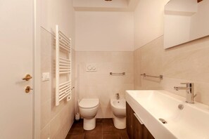 Haartrockner, Bidet, HandtĂŒcher