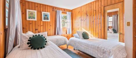 4 Schlafzimmer, Schreibtisch, Bügeleisen/Bügelbrett, WLAN