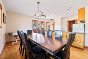 Dining - HV Spacious Retreat sleeps 13 with pool and hot tub (Poughkeepsie)