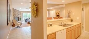 Condo on the Pond! Hot Tub &Pool