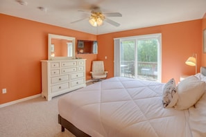 Iron/ironing board, WiFi, bed sheets - Condo on the Pond! Hot Tub &Pool (Lincoln)