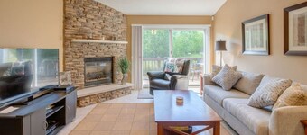 Condo on the Pond! Hot Tub &Pool