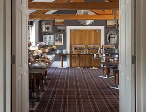 Daily full breakfast (GBP 15 per person)