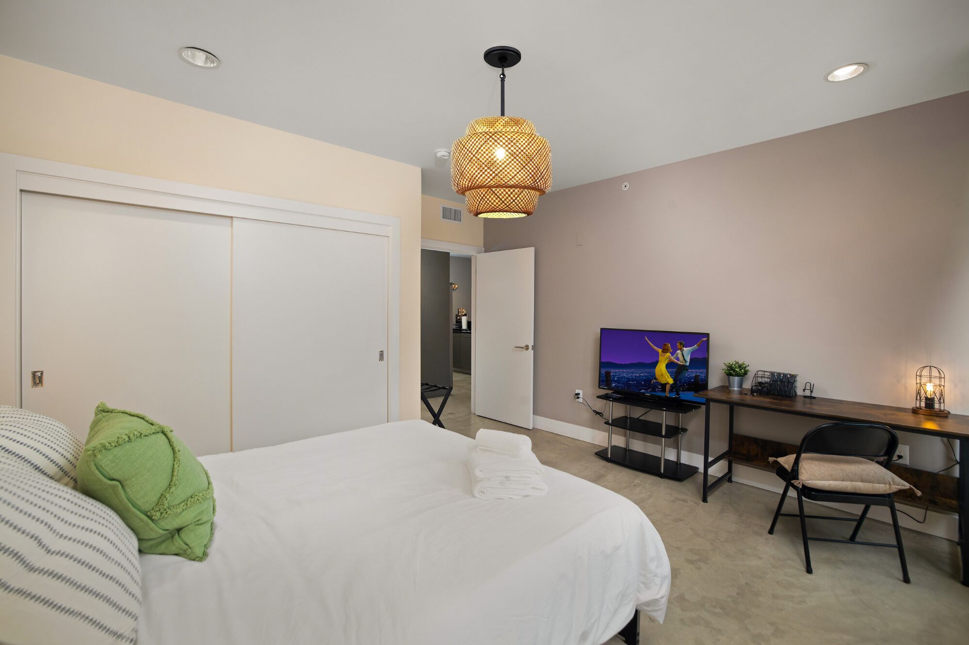 2 bedrooms, WiFi, bed sheets