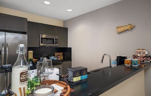 Private kitchen - 2BR HOME - 2min Walk to Downtown Pasadena & Convention Center  (Pasadena)