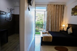 Deluxe Double Room | Iron/ironing board, free WiFi - 4 Aces Ella by GHT (Ella)