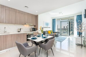 Family Apartment | Living area - Vacay Lettings - Beach Vista Beachfront (Dubai)