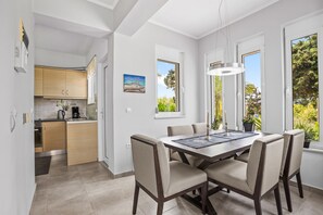 Huvila | Ruokailu omassa huoneessa