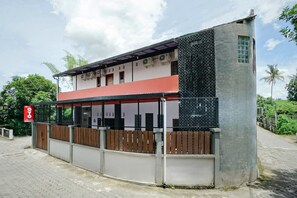 Front of property - OYO 3006 Falisha Homestay Syariah (Sleman)