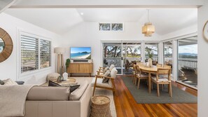 Smart TV - Cabane Sur Mer – views of Shoal Bay (Shoal Bay)