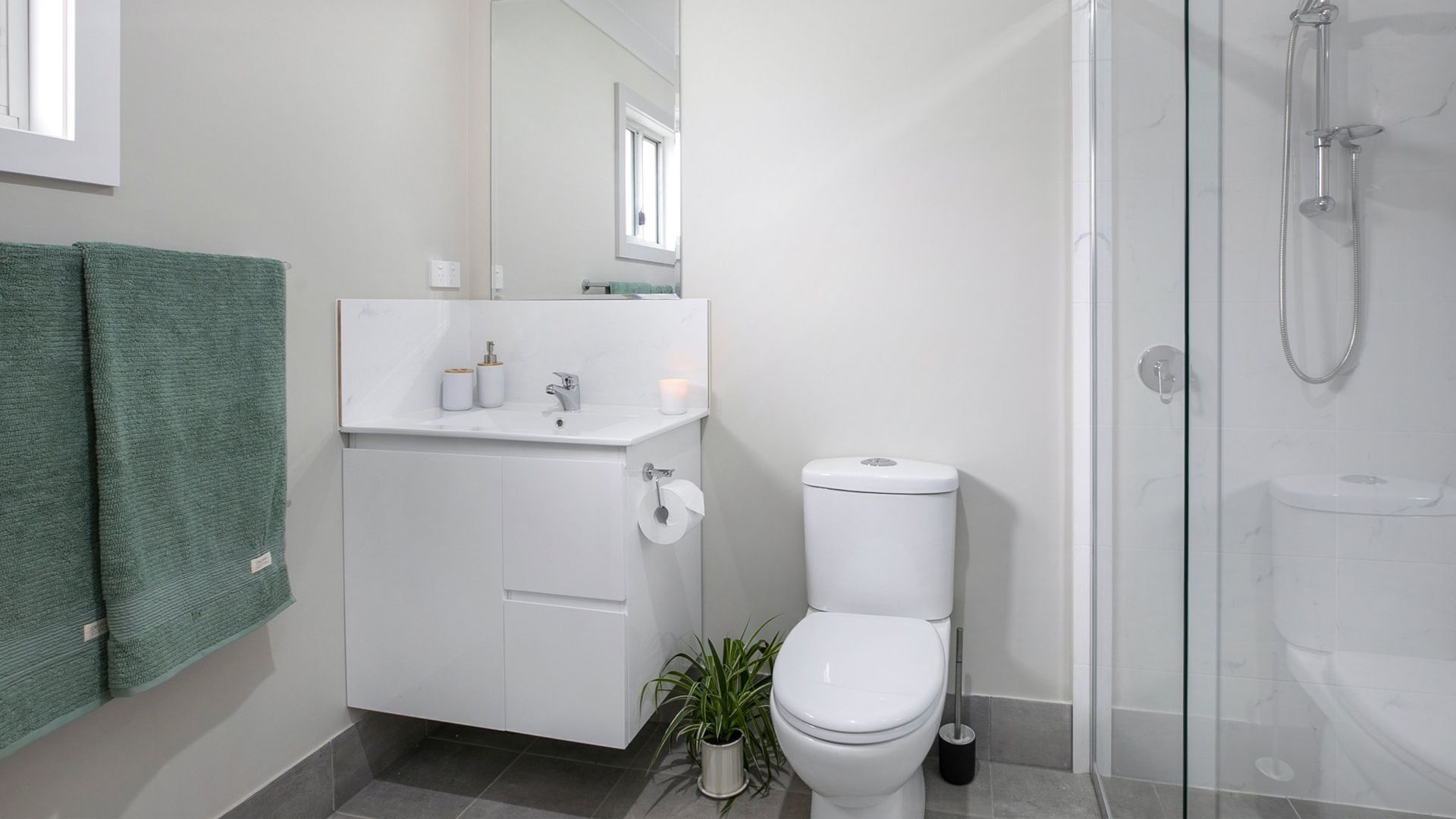 Dusche, Haartrockner, Handtücher