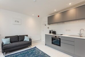 Interior - 1B - Modern apartment, close to Bournemouth Gdns (Bornmouth)