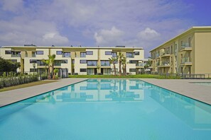 Seasonal outdoor pool - Katya Resort Apts by Wonderful Italy (Desenzano del Garda)