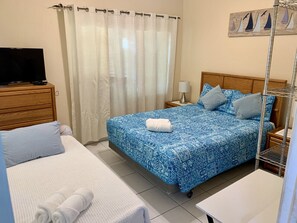 4 bedrooms, desk, iron/ironing board, travel cot - 3 Suites | Steps to Beach | Breakfast (West Bay)