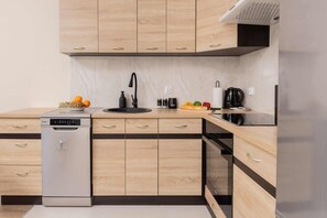 Refrigerador, horno, parrilla de estufa y lavavajillas 