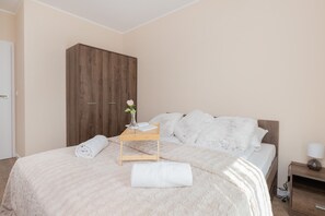 1 habitación, tabla de planchar con plancha, wifi y ropa de cama 