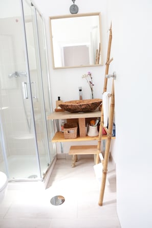 Shower, hair dryer, towels, soap - Refúgio no Campo. A tranquilidade tão próxima da cidade, no coração do Alentejo. (Évora)