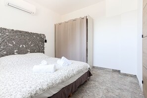 1 bedroom, iron/ironing board, travel cot, free WiFi