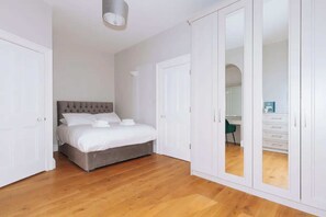 Rumah Basic, Beberapa Tempat Tidur | 2 kamar tidur, ruang kerja ramah laptop, dan setrika/meja setrika