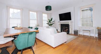 Chic & Characteristic 2BD House - Irishtown