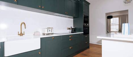 Basic-hus - flere senge | Privat køkken | Køleskab, mikrobølgeovn, ovn, kogeplade