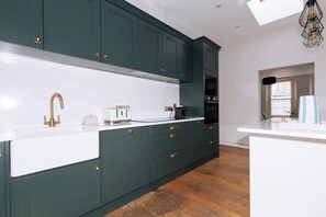 Rumah Basic, Beberapa Tempat Tidur | Dapur pribadi | Lemari es, microwave, oven, dan kompor