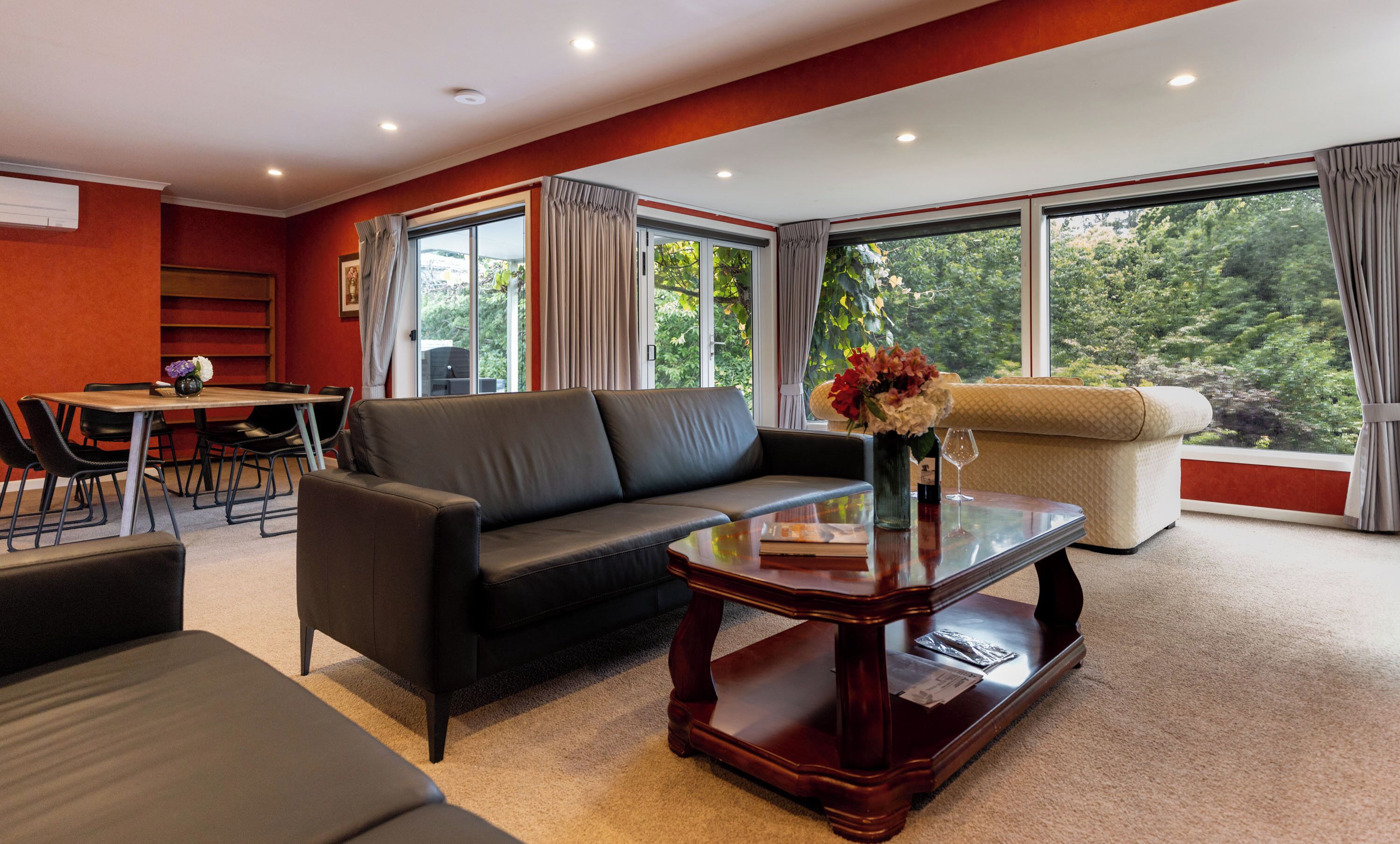 Luxury Villa | Living area | 42-inch Smart TV with digital channels, iPod dock, MP3 dock