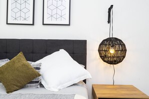 4 bedrooms, iron/ironing board, WiFi, bed sheets