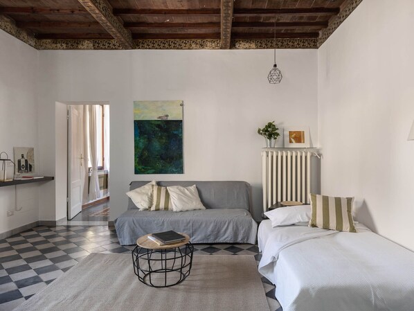 1 chambre, bureau, fer et planche à repasser, Wi-Fi
