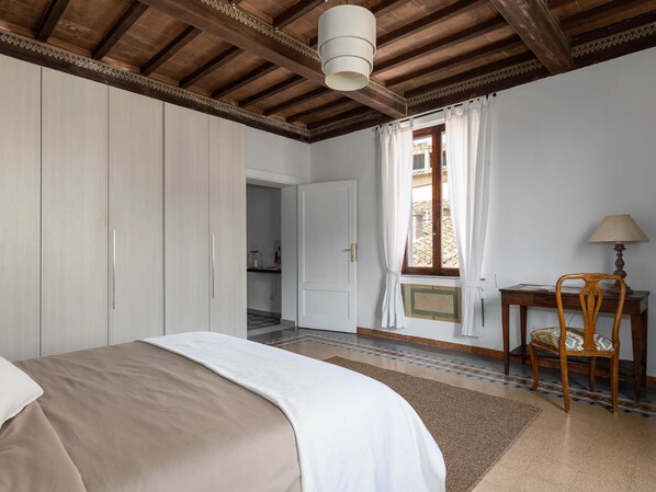 1 camera, una scrivania, ferro/asse da stiro, Wi-Fi