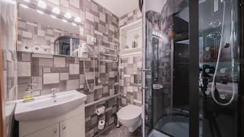 Basic Studio | Bathroom