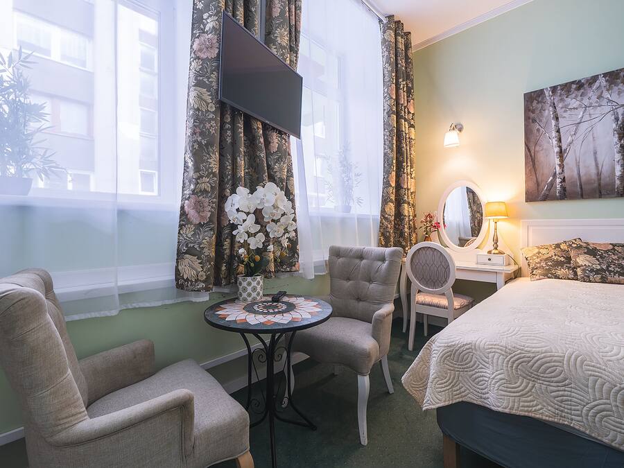 Basic Studio | Free WiFi