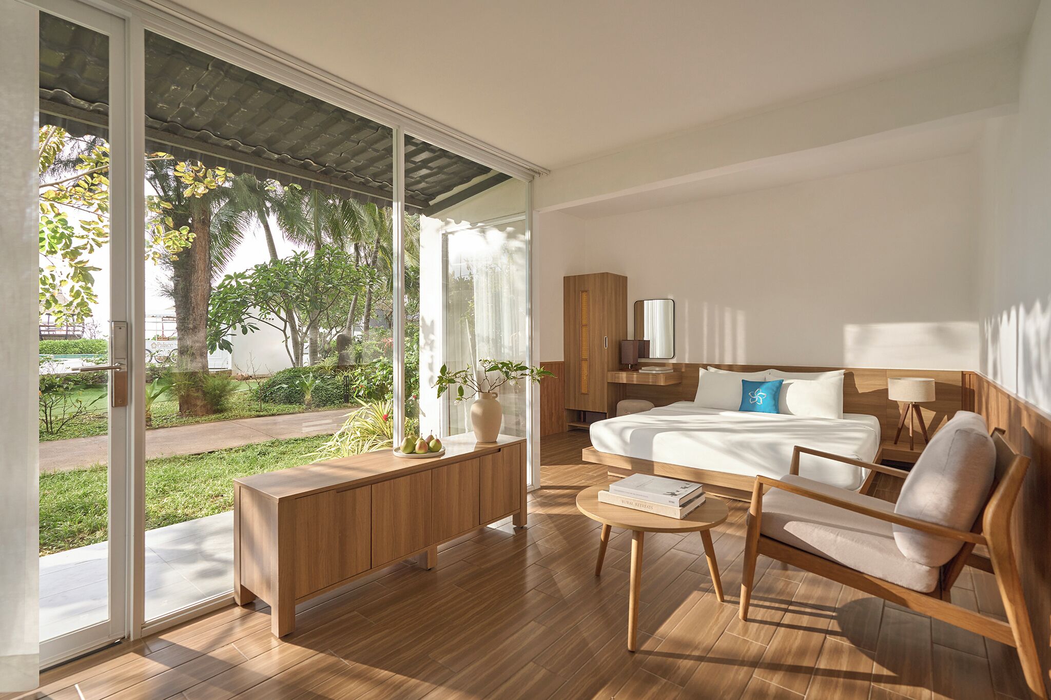 Minibar, escritorio, wifi gratis y ropa de cama 