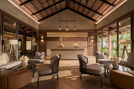 Lobby sitting area. Palace Long Hai Resort