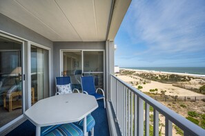 Property grounds - Direct oceanfront two bedroom condo ideally located on 77th street in Ocean City (Ocean City)
