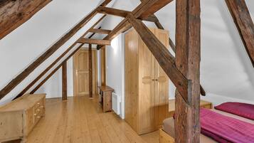 5 habitaciones, escritorio y wifi