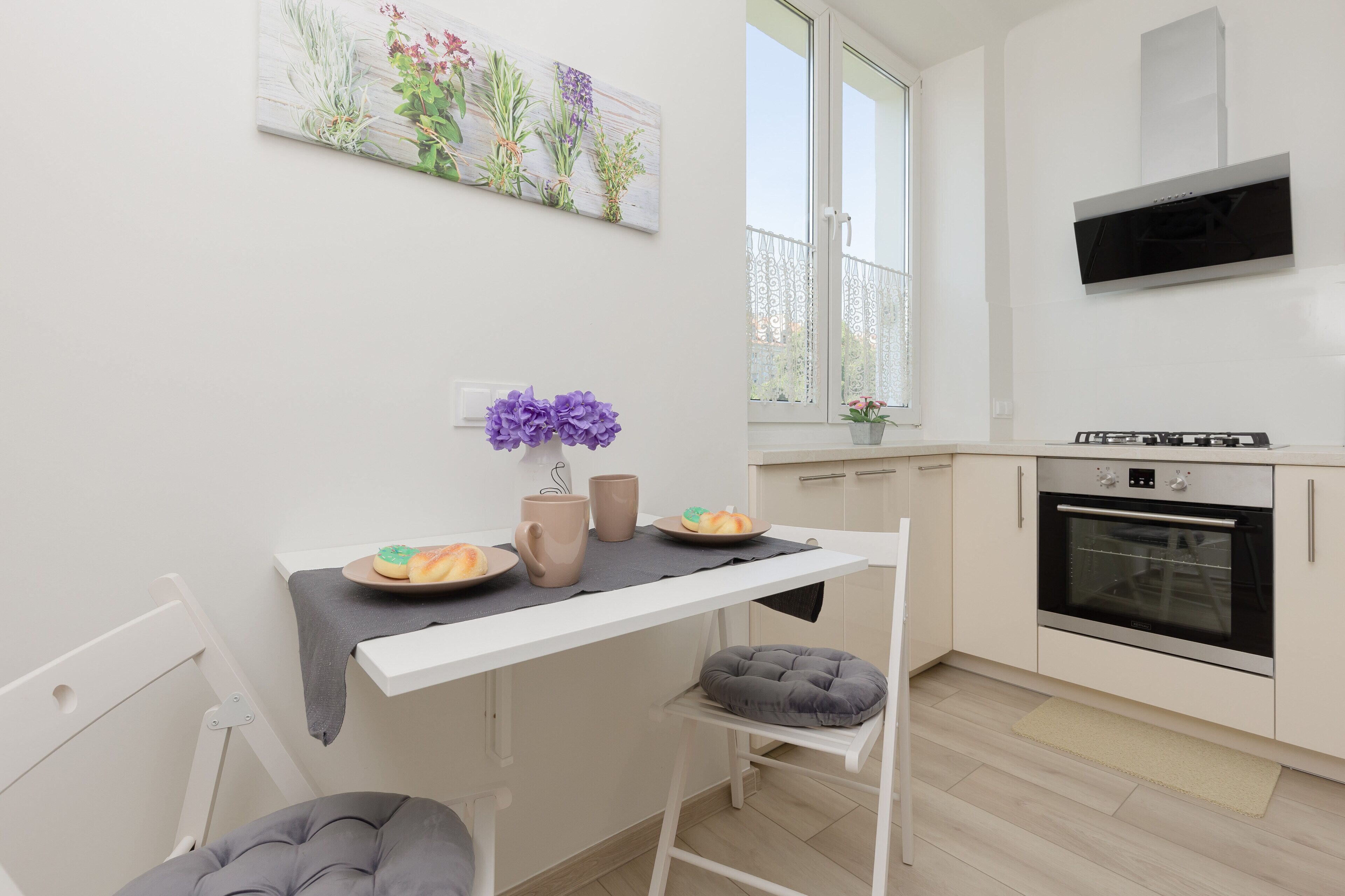 Studio, Kitchen | Private kitchen | Oven, cookware/dishes/utensils