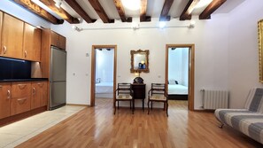 4 bedrooms, desk, iron/ironing board, free WiFi