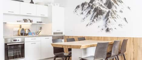 冰箱、烤箱、洗碗机、厨具/餐具