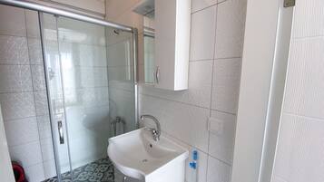 Comfort Apartment, Smoking, Partial Sea View | Bathroom